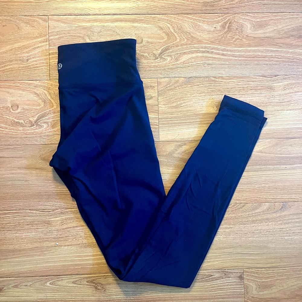 Navy size 6 Lululemon Wunder Under midrise full length leggings!